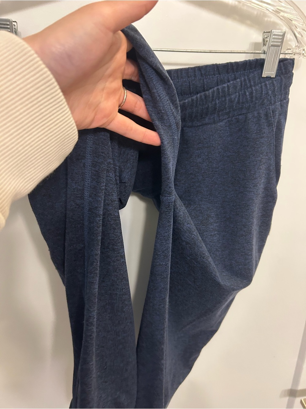 Vuori Performance Joggers in Navy Heather - Picture 7 of 10